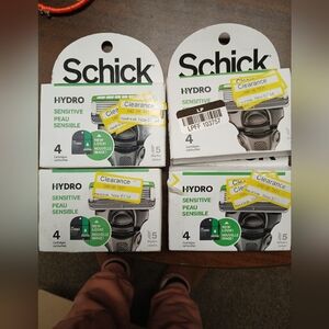 4/4pks of hydrosilk razor heads originally $60!